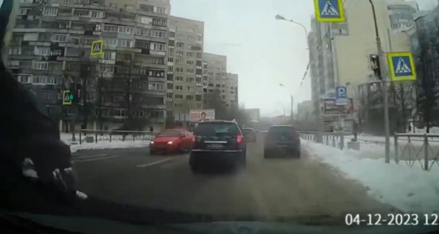 Автор интересуется, кто виноват в ДТП?
