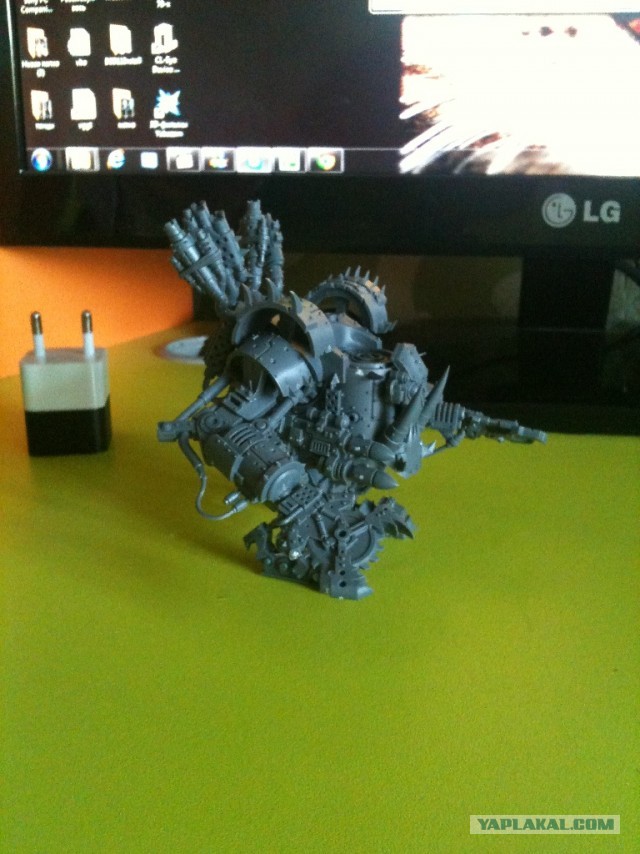 Warhammer 40K Дрэд орков
