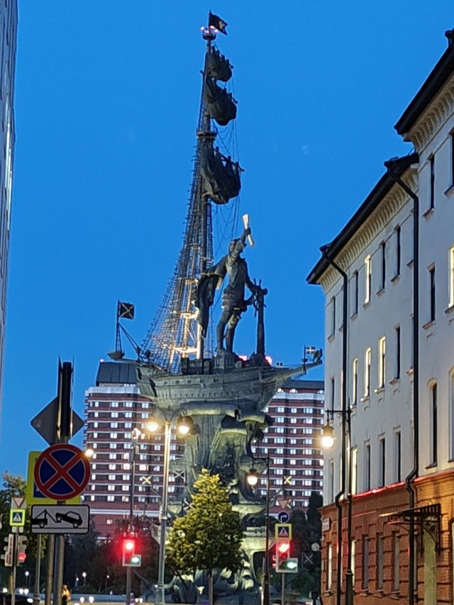 Шляюсь по  Москве
