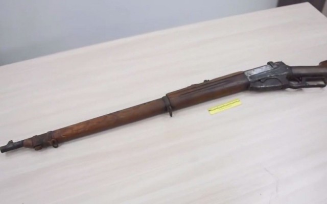 Житель Казахстана сдал в полицию винтовку Winchester XIX века