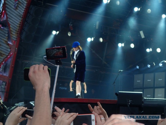 AC/DC. Вжарим рок в этой дыре!