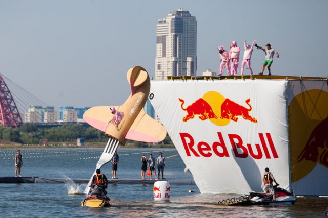 Red Bull Flugtag 2015: полет головы Михалкова