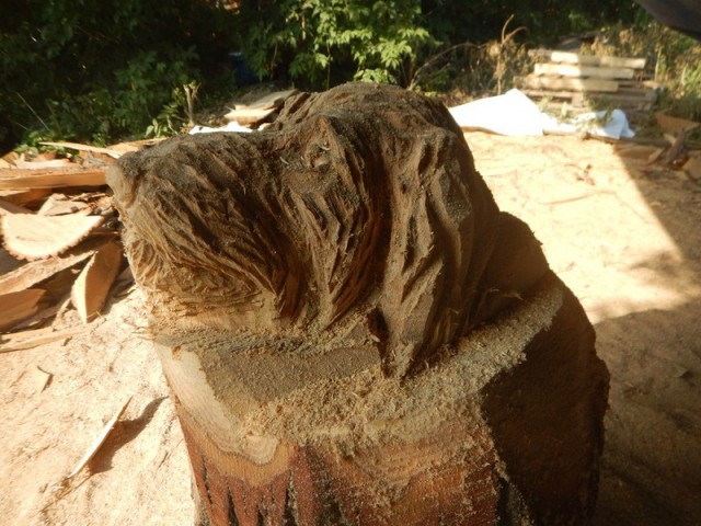 Портрет собаки из дерева - бензопилой