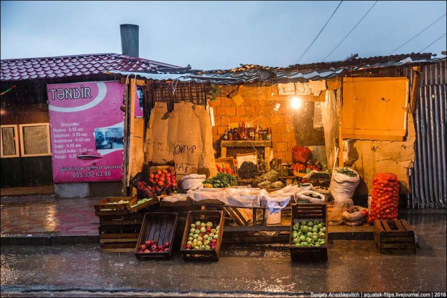 Добро пожаловать в Ад. Как живут в Баку беженцы из Карабаха