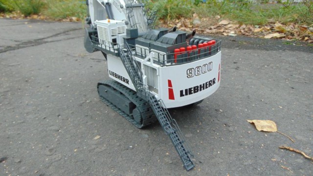 LIEBHERR R9800 Радиоуправляемая дилерская модель экскаватора в 50 масштабе