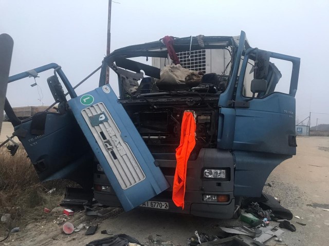 Хлопок в салоне автомобиля