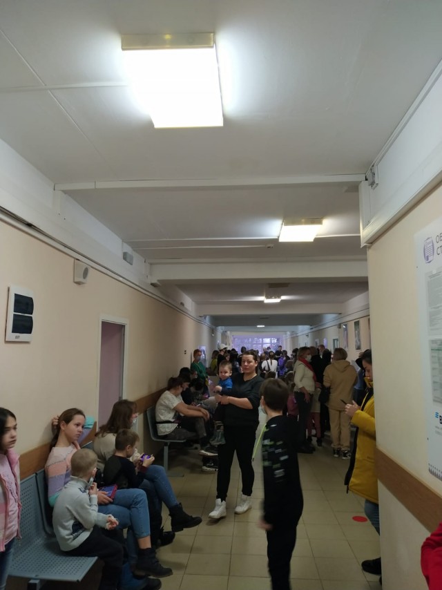 В Екатеринбурге родители пожаловались на многочасовое ожидание приёма в детской больнице
