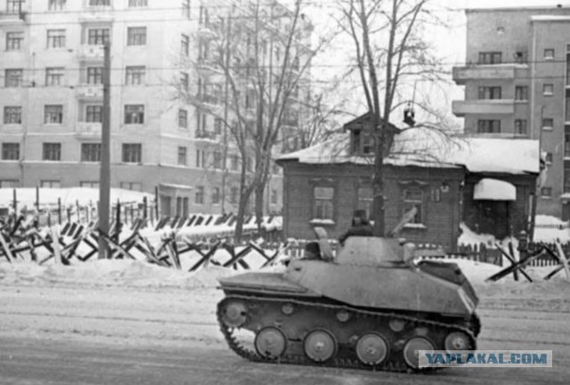 Немецкие мотоциклисты на станции метро «Сокол»: куда добрались немцы в 1941 году