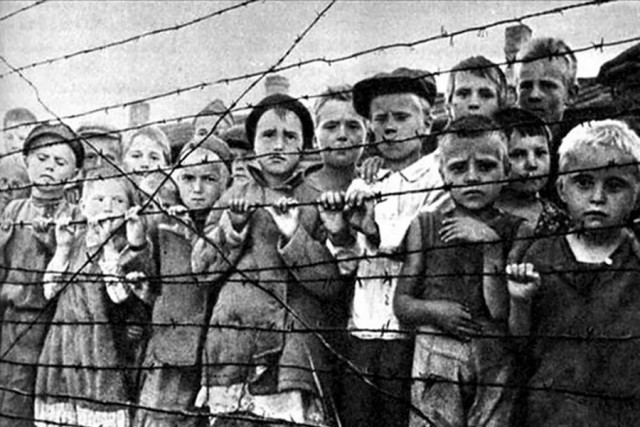 "Россия - оккупант" : что вы сделаете, если на ваш чемодан наклеят такой стикер?