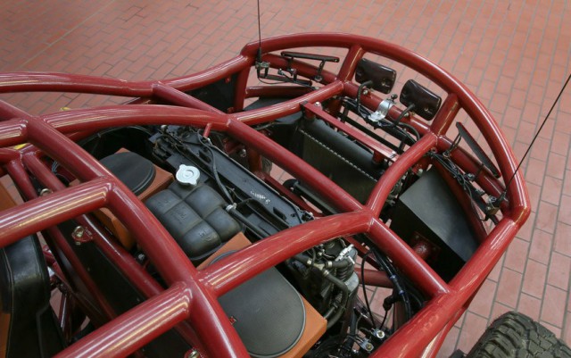 Белорус за 9 месяцев создал багги по американским канонам. Двигатель - V8 от "кабана"