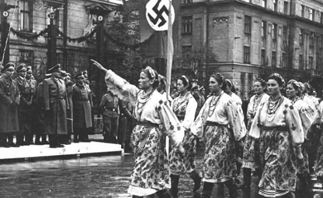 Как же их корежит от правды... Память предательства: крымские татары по стопам предков