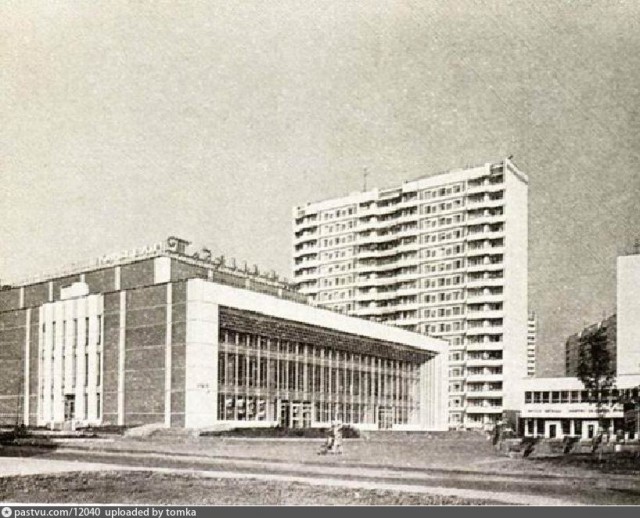 Почему закрылись кинотеатры?
