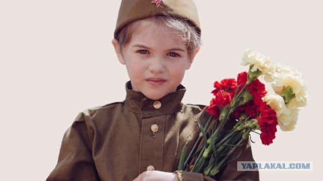 Но тут вдруг снизу постучали