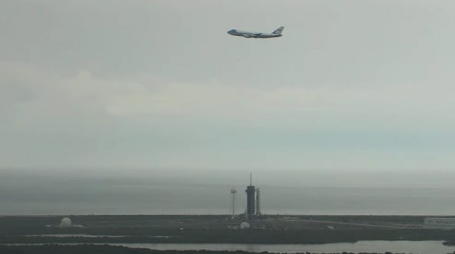 Прямая трансляция пилотируемого запуска SpaceX Crew Dragon