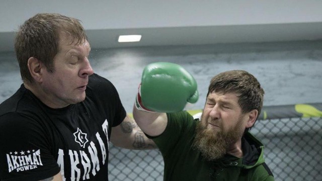 Александр  Емельяненко проиграл Магомеду Исмаилову техническим нокаутом на турнире АСА-107