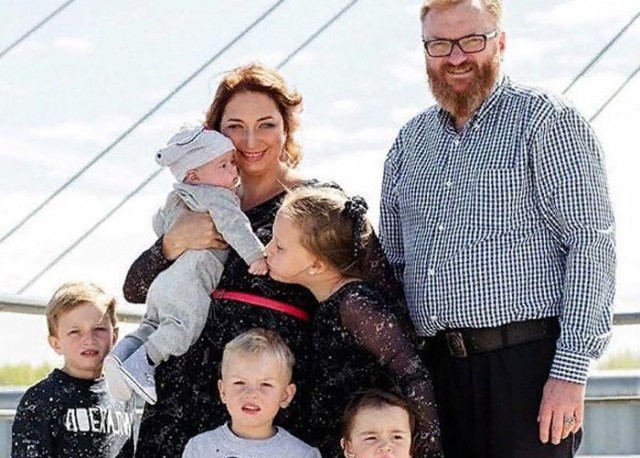 Бездетные мужчины старше 25 лет возможно будут относиться к гомосексуалистам...