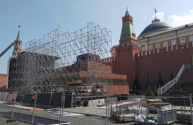 Российскую символику заклеивают скотчем перед ЧМ по лыжным видам спорта