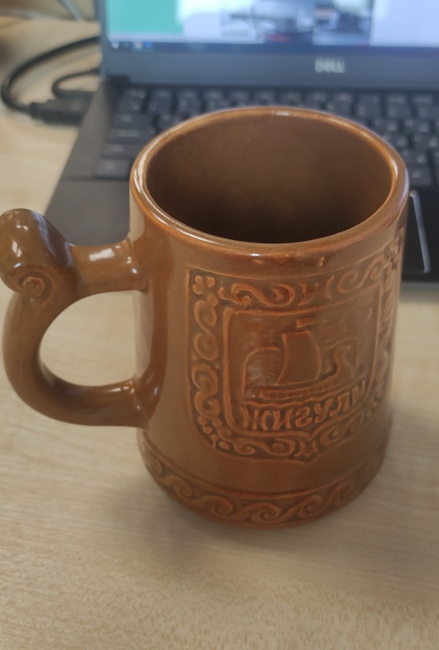 А из какой кружки вы пьёте на работе?