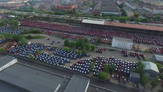 «Такое ощущение, что они вообще не убывают», — сотни некомплектных Lada Vesta NG на АвтоВАЗе показали на видео