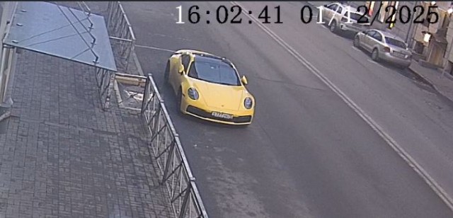 Сотни машин Porsche превратились в кирпичи по всей России