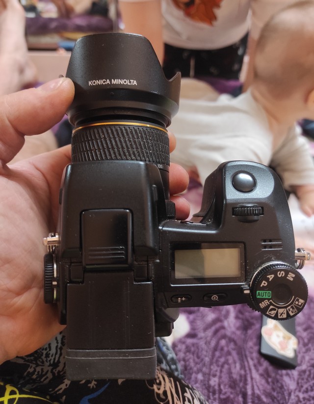SD-карты были изобретены в 1999 году, тем временем компания Sony — в 1998 году