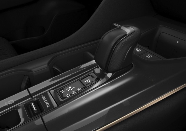 Toyota Motor провела обновление моделей Crown Crossover, Crown Sport и Crown Sedan для рынка Японии
