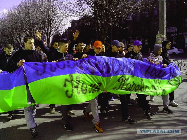 И снова сербы, в поддержку России.