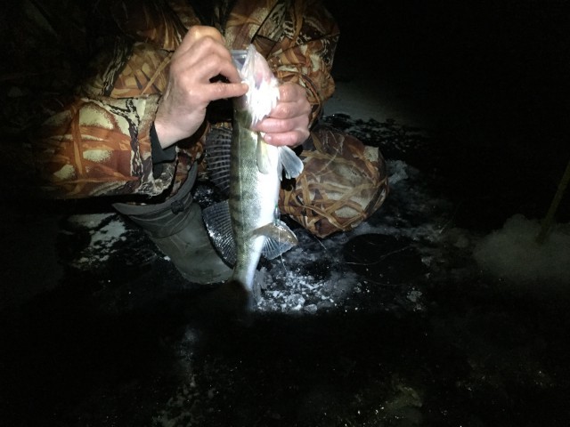 Зимняя рыбалка с ночевкой.