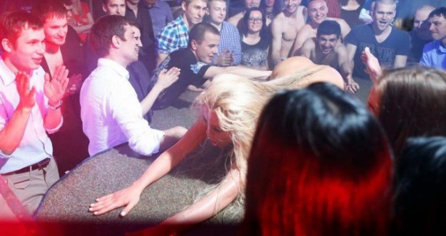 Ещё немного слегка пошлых картинок с надписями 16+ (23.06)