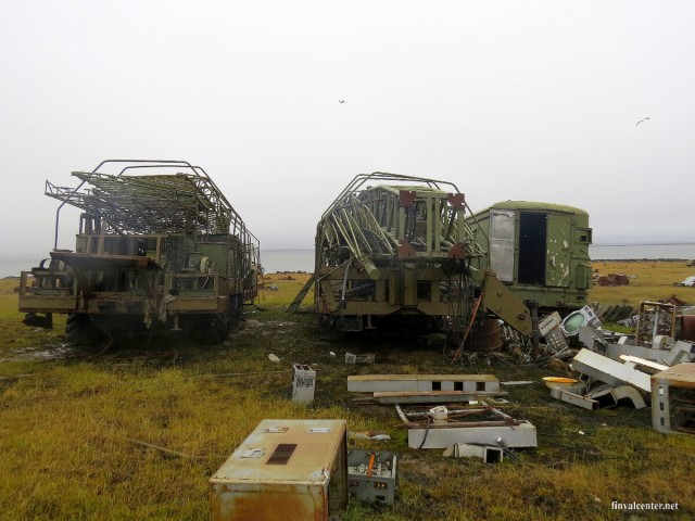 В глубокой Арктике наткнулись на заброшенную воинскую часть. Сведений в интернете нет