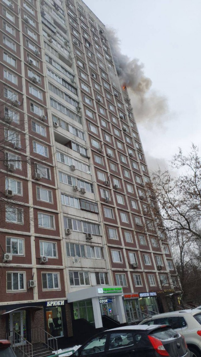Сильный пожар в Бибирево в многоэтажке