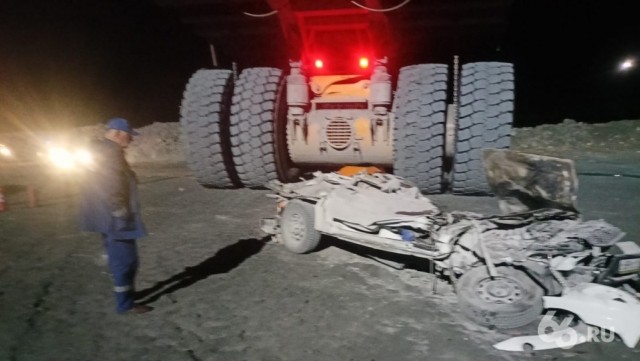 БелАЗ раздавил двух человек на предприятии ЕВРАЗ