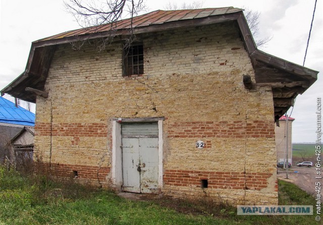 Останки старинной усадьбы.