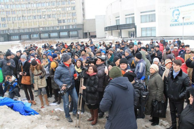 В Сумах сожгли чучело Путина