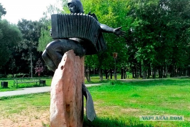 Памятники, которые иначе воспринимаются народом