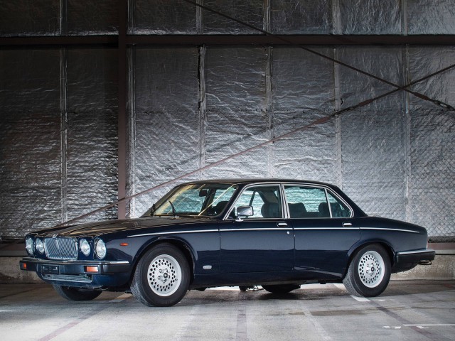 BMW, Mercedes и британцы. Красивых автофото пост