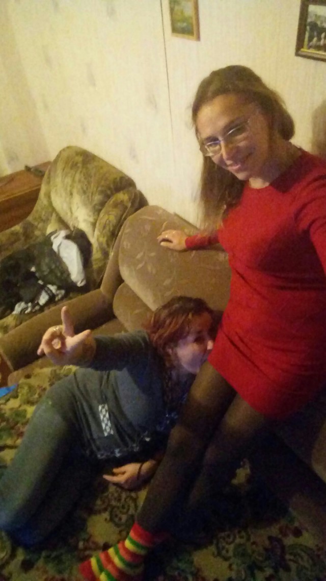 Дуры, хватит выёживаться перед фотиком