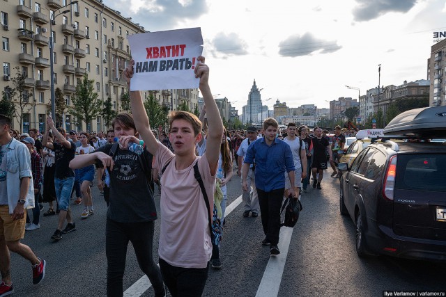 Фоторепортаж: Столкновения с ОМОНом и задержания в центре Москвы
