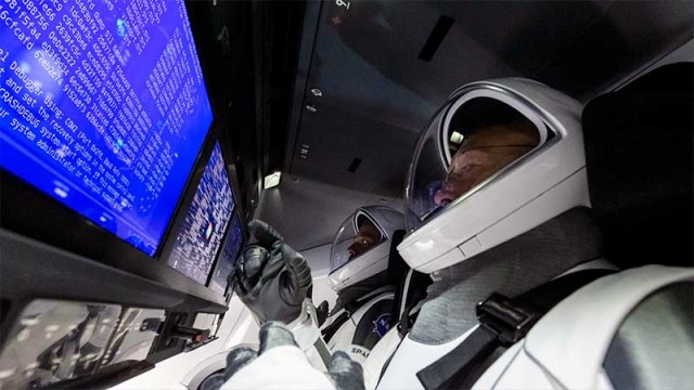 Прямая трансляция пилотируемого запуска SpaceX Crew Dragon