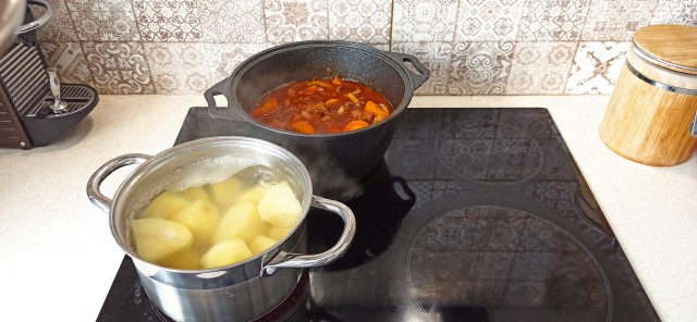 Мясо по-бургундски. Boeuf Bourguignon