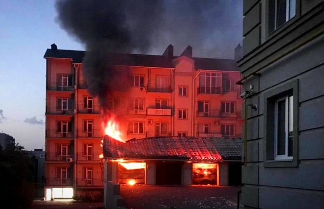 Прилёт по зданию общежития рядом с местной администрацией в Шебекино Белгородской области.