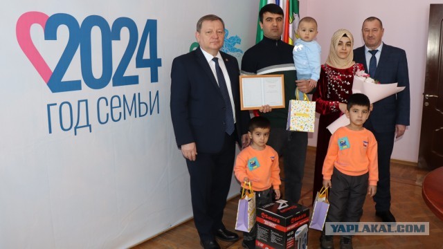 В Татарстане опять не нашлось многодетных семей коренных народов России, поэтому жилищные сертификаты подарили таджикам