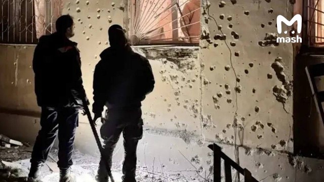 Девять человек пострадали из-за врезавшегося в пятиэтажку всушного дрона в Севастополе. Среди раненых — трое детей.