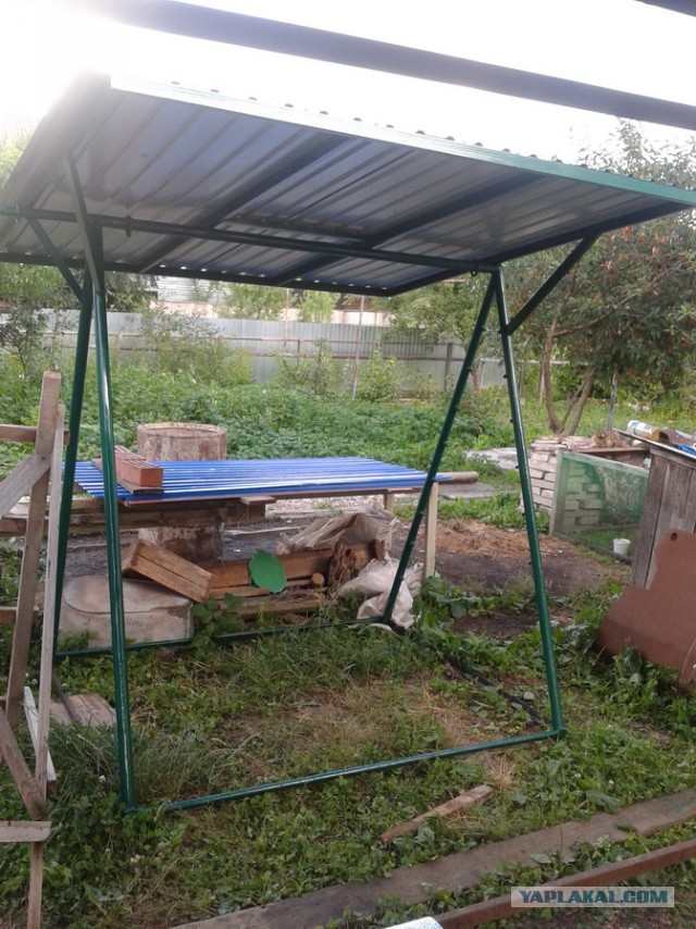 Качели из хлама