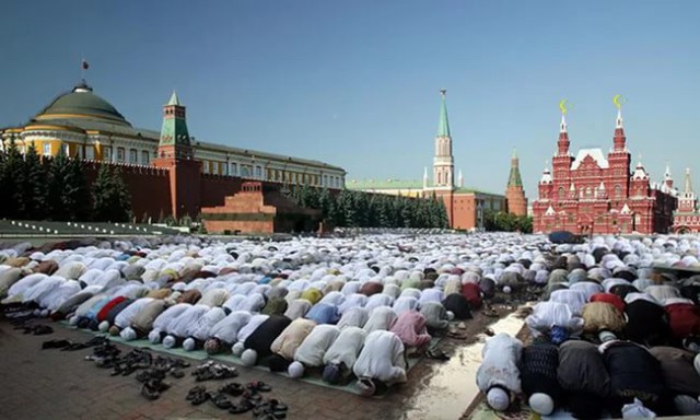 Похороны Сталина с необычного ракурса и в цвете