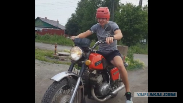 Артемий Панарин развлекает своего питомца
