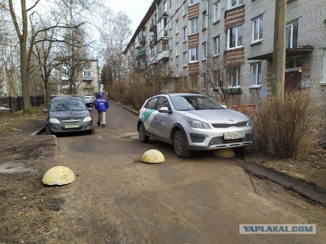 Снова отличился водитель каршеринга