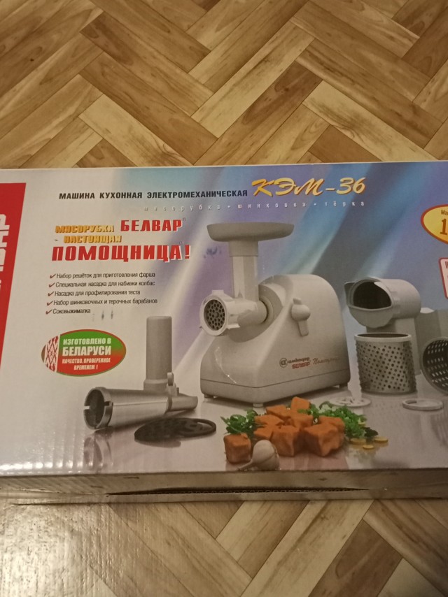 Советская мясорубка – надёжная, как АК-47. Всё, что у неё могло сломаться — это стол, к которому она крепилась