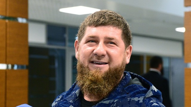 В Москве охранник докопался до подростка, на голове которого была накидка
