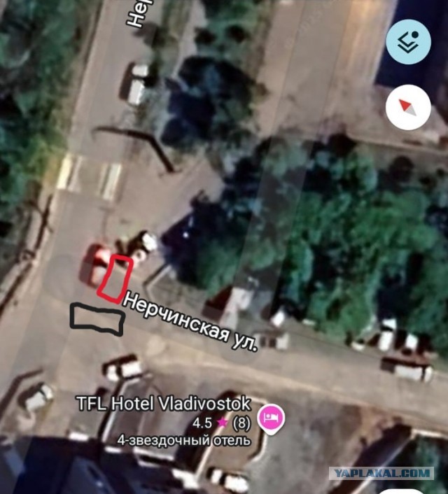 Во Владивостоке водитель крузака, представившись "мужем судьи" напал на женщину